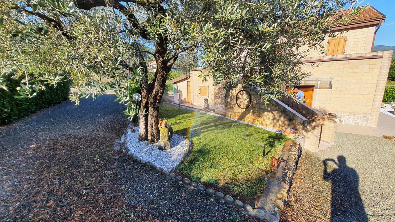 Spicchio Di Luna - Casa Vacanze Albiano Magra ภายนอก รูปภาพ