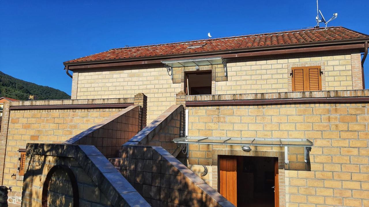 Spicchio Di Luna - Casa Vacanze Albiano Magra ภายนอก รูปภาพ