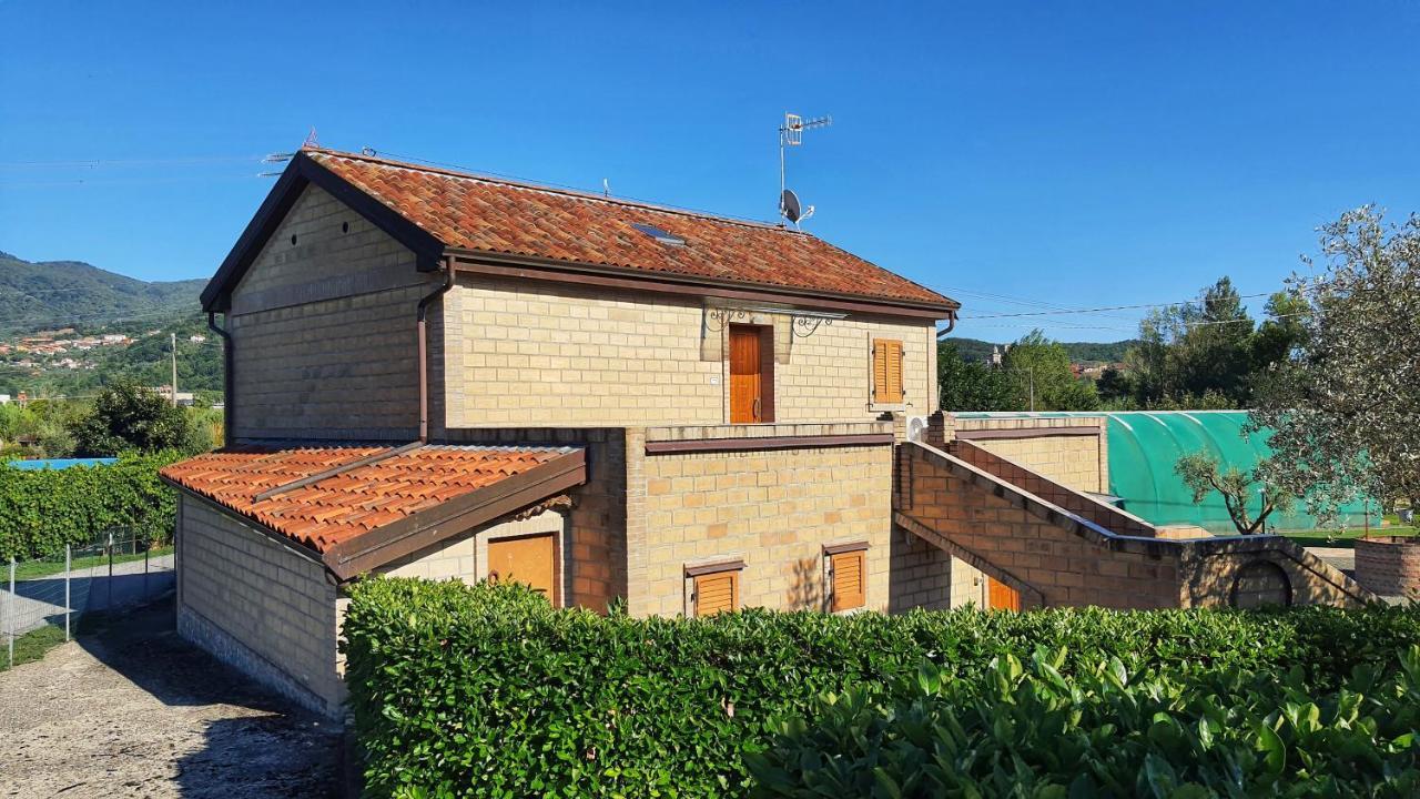 Spicchio Di Luna - Casa Vacanze Albiano Magra ภายนอก รูปภาพ