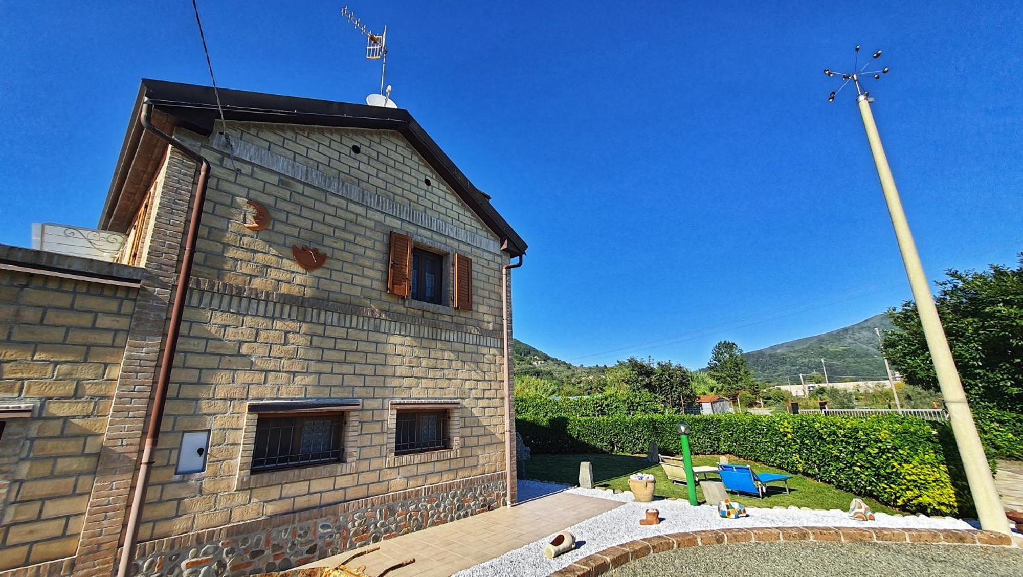 Spicchio Di Luna - Casa Vacanze Albiano Magra ภายนอก รูปภาพ