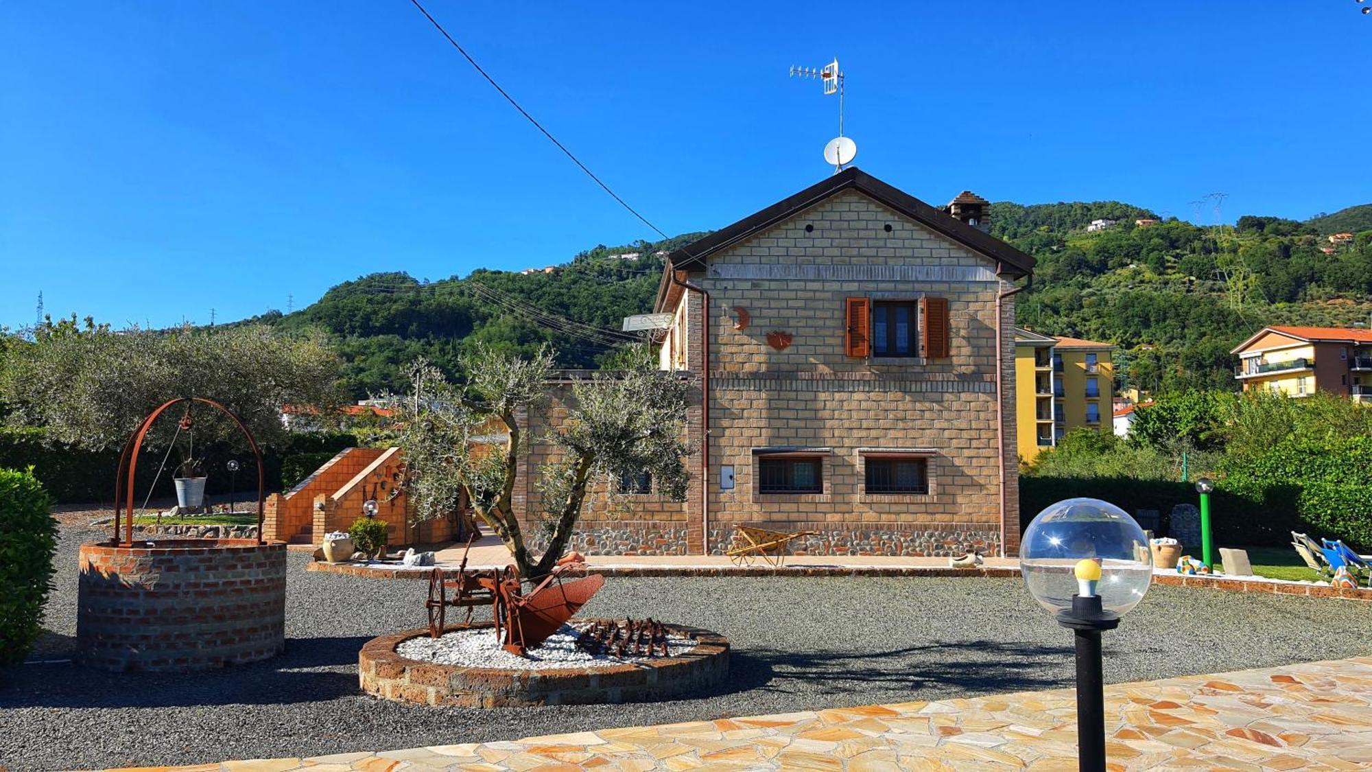 Spicchio Di Luna - Casa Vacanze Albiano Magra ภายนอก รูปภาพ